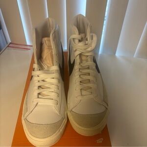 Nike blazer mid 77 vntg/ size 10M-11.5W/ white and black/ no box lid